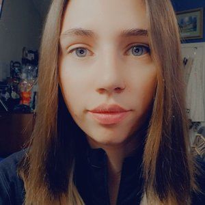 Meet your Posher, Adrianne